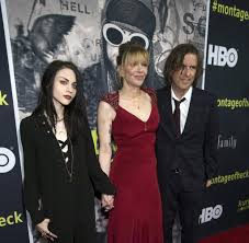 Celebrating the legacy of kurt cobain through photos, videos, lyrics and art with his fans. Bizarre Klage Fan Will Fotos Von Totem Kurt Cobain Sehen Welt