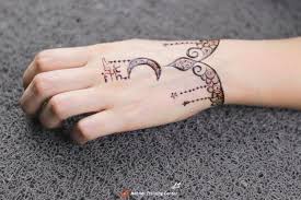 Eid Mubarak Bracelet Type Mehndi Design 2020 Bracelet Mehndi Design For Back Hand Eid Mehndi In 2020 Learn Henna Mehendi Designs Infinity Tattoo