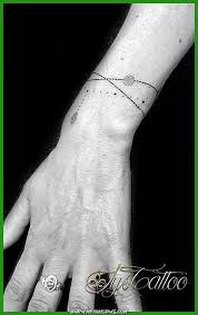 Die Noch Kein Kind Geboren Hat Handgelenk Tattoo Zarte Und Zarte Armband Tattoos Tatowierungen Tattoo Armband Handgelenk Und Armband Tatowierung