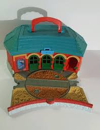 Thomas The Train Roundhouse Take Along N Play Tidmouth Shed The Learning Curve Thomas The Tank Engine Thomas The Train Thomas The Tank