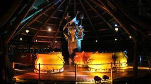 Quand le grand chef aperçut ces revues qu'il vit toutes ces filles nues, il rit ! Monsieur Cannibale Mister Cannibal An Englishmen S Guide To The Efteling