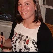 Nicole Dineen's Instagram, Twitter & Facebook