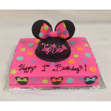 1 2 Sheet Buttercream Cake With Fondant Accents Minnie Cake Minnie Mouse Cake Minnie Mouse Birthday Party