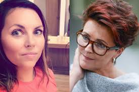 Aleksandra kwaśniewska dodała na swój instagram zdjęcie, na którym pozuje wraz z mamą, jolantą jolanta kwaśniewska to niezaprzeczalnie jedna z najbardziej lubianych pierwszych dam. Jolanta Kwasniewska Zazartowala Z Fryzury Corki Jak Wiejskie Dziecko