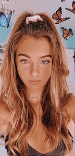 16 Selfie poses ideas