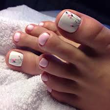These ones are by essence, but you can do this design using any white floral. Top Pedicure 2021 Ideas The Best Colors Designs And Trends For Pedicure In 2021 Stylish Nails