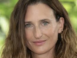 Camille Cottin : oui, elle songe à quitter la France pour les États-Unis ! 