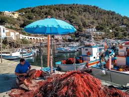 Hat vulkanischen boden, höhlen, mineralquellen; Vacanza Ad Ustica Guida Per Organizzare Un Viaggio Nell Isola Siciliana