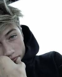 Alternative Alternative Boy Blonde Blue Eyes Boy Guys Hot Guy Sarisin Erkekler Leonardo Dicaprio Unluler