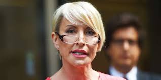 Ehefrau f (genitive ehefrau, plural ehefrauen, diminutive ehefrauchen n, male ehemann). Heather Mills Bekommt Entschadigung Telefon Abgehort