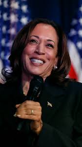 Hundreds Turn Out for Kamala Harris in Florida Enclave That Hasn't Voted  for a Democrat Since 2000