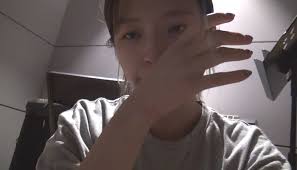 I know 고쳐 쓸 여지도 없단 걸 하지만 그녀와 달리 난 걸 쉽게 놔줄 맘이 없거든 (never let go) you don't know me 결심이 또 무너져가 (oh) 용서할 핑계를 만들어가 (oh) i want you to, i want you to, i want you to cry for me 사랑이란 게 너무 혹독해 미운 마음도 다. Twice S Jeongyeon Cried About Their Crazy Work Schedule Koreaboo