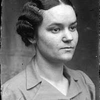 Olga Raphael-Linden, actor, portrait 1911