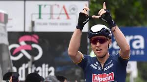 Rückschlag für buchmann, sprintsieg für merlier. Tour D Italie Le Magnifique Hommage De Merlier A Weylandt Le Soir Plus