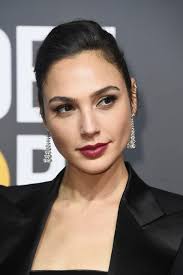 April 30, 1985 in rosh ha'ayin, israel ) is an israeli born actress and model. 2018 Golden Globes Gal Gadot Wore A Popular Drugstore Lipstick