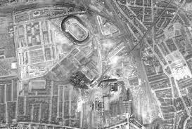 These Amazing Aerial Photos Show How London Looked In 1945 Vs How London Looks Now Aerial Photo Historical London Aerial