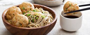 Tagliate l'erba cipollina ad anellini, poi fate sgocciolare lo zenzero rosso e tritatelo finemente. Polpette Giapponesi Di Polpo Mediterranea Pesca S P A