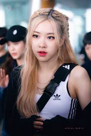 Rose — a re kopaneng (rose on a ranch 2020). Rose Pics On Twitter Hairstyle Blackpink Rose Rose Hair