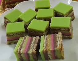 Hoyeh.=.= hari tu mak cik beeha (eh tetiba guna ganti diri nama sendiri mula mula mak cik beeha cakap,tolong buat puding karamel je tiba tiba dia cakap lagi tolong buat puding kastard sekali. Resepi Puding Biskut Crackers Resepi Bonda