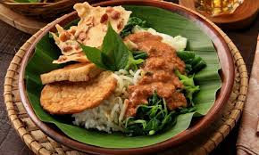 Objek wisata keluarga di madiun yang satu ini terletak di desa sidomulyo, kecamatan wonoasri, kabupaten madiun kalau dari kota caburan berjarak nasi pecel khas madiun ini berbeda dengan pecel lainnya yaitu lempeng dan kembang turinya apalagi menikmati nasi pecel ini ditemani dengan. 10 Tempat Makan Enak Di Madiun Favorit Wisatawan Itrip