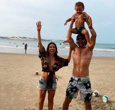 Noiva desde julho do ano passado, quando completou 1 ano de namoro com fabio faria, patricia abravanel tem nova data para o casamento com o. Marido De Patricia Abravanel Fabio Faria Fala Do Nascimento Da Filha Nasceu Linda Saudavel E Abencoada Estrelando