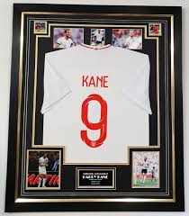 Dieses design wird professionell auf hochwertigem 300 g/qm mattem papier gedruckt. Harry Kane Signed Photo With England Football Shirt Framed Experience Epic