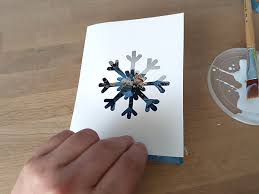 Il est aussi possible d'utiliser des ornements en s'inspirant d'une certaine région, une ville ou un pays. Recyclage De Jolies Cartes De VÅux A Creer Avec Les Enfants Two Pour Le Diy Blog Diy