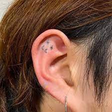 A Imagem Pode Conter Uma Ou Mais Pessoas E Close Up Ear Tattoo Behind Ear Tattoo Tattoos