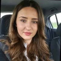 100+ profiluri „Daniela”