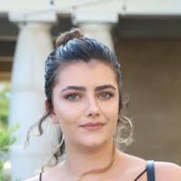 Kelly Tomlin's Instagram, Twitter & Facebook