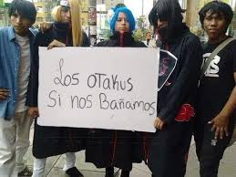 Su negatividad deriva de la visión estereotipada de los otakus y de los reportes de los medios de comunicación sobre tsutomu miyazaki en 1989, conocido como «el asesino otaku». Otakus Afirman Que Si Se Banan Aunque No Lo Parezca