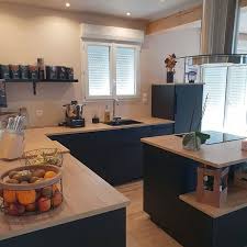 On Profite Du Week End Pour Faire Les Achats Des Decorations Du Sapin Construction Constr Kitchen Decor Trends Cuisine Design Clutter Free Kitchen