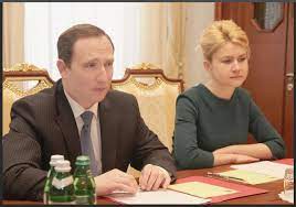 Согласно своей биографии, юлия светличная в свои 35 лет ни разу не была замужем, даже не имела собственного «бойфренда», у неё нет. Igor Rajnin My Budem Kalyonym Zhelezom Vyzhigat Korrupciyu Glavnoe Ne Obzhechsya Wolf Kont