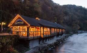 These 13 Restaurants In North Carolina Have Jaw Dropping Views North Carolina Travel Nantahala Outdoor Center North Carolina Mountains