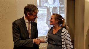Installing a modpack using the technic launcher is easy. Minister Arie Slob Neemt Afscheid Van Oude Werkkring Hco En Ijsselacademie Rtv Focus