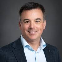 Jennifer Bazinet's Instagram, Twitter & Facebook