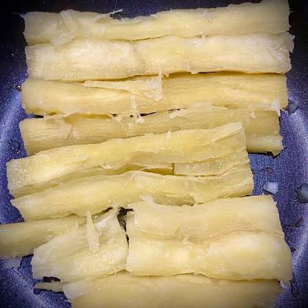Pícaros !! 😉 Uno de los clásicos fritos Costeños con los que fuimos  criados y que en la actualidad es raro encontrar en las mesas de fritos.  Pelar y cocinar la yuca