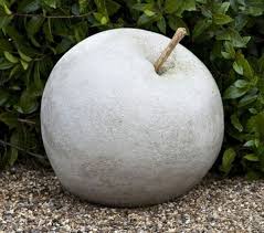Ein Interessanter Dekoartikel Fur Den Garten Grosser Apfel Aus Stein Gartenaccessoires Diy Gartenbau Gartenschmuck