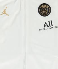 Der polyesteranzug dabei ist das material im vergleich zum arbeitstrainer etwas weicher und nicht ganz so robust, hat aber bei freizeitaktivitäten einen höheren tragekomfort. Air Jordan Kinder Paris Saint Germain Fussballtrainingsanzug Strike Kaufen Engelhorn