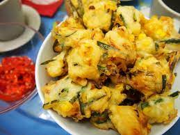 Bahan2 yang di perlukan:ikan bilis (cuci bersih), tepung gandum, bawang besar (potong dadu), daun bawang, air biasa dan air panas, minyak gorengbahan tumbuk. Cucur Ikan Bilis Rangup Dan Lembut Resepi Masakan Malaysia