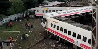 A train derailed in a tunnel in eastern taiwan on friday with many people feared dead, the fire department said. Taiwan Train Derailment Kills 17 Injures At Least 132