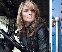 Lisa kelly (born december 8, 1980) is an american trucker who has been featured on the history channel reality television series ice road truckers and its spinoff series irt: Ice Road Truckers Lisa Kelly Talks Women In Trucking And The Growing Demand For Drivers Business And Tech