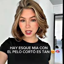 Allison Mía: El Amor y su Estilo de Cabello Corto