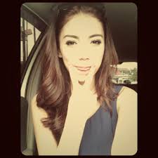 Ngintip Cewe Cantik Lagi Iseng Sendirian di Kamar, Namanya Larra. Masuk  Gan!