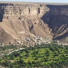 قرية في وادي عمد حضرموت monument valley natural landmarks monument