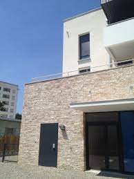 Check spelling or type a new query. Un Parement Contemporain Pour Habiller Les Volumes Imposants Parement Pierre Exterieur Exterieurs De Maison Moderne Parement Mural Exterieur