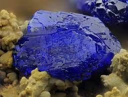Azurite: Mineral information, data and localities.