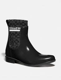 It ranks high in weather protection thanks to its adjustable mouth and tall flood height. 10 Best Rain Boots For Women 2021 Real Simple