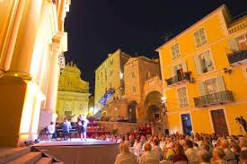 La culture sur la remontée ? Coronavirus Les Spectacles De Plus De 5 000 Personnes Autorises Sous Conditions Des Le 15 Aout