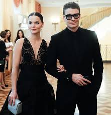 Maksim aleksandrovich matveyev is a russian film and theater actor. Elizaveta Boyarskaya I Maksim Matveev Pereehali V Novuyu Kvartiru Starhit Ru